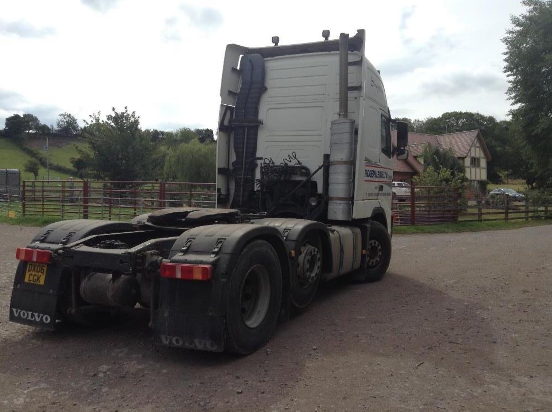 VOLVO FH12 480 XL 6 X 2 TRACTOR UNIT. - Image 5 of 6