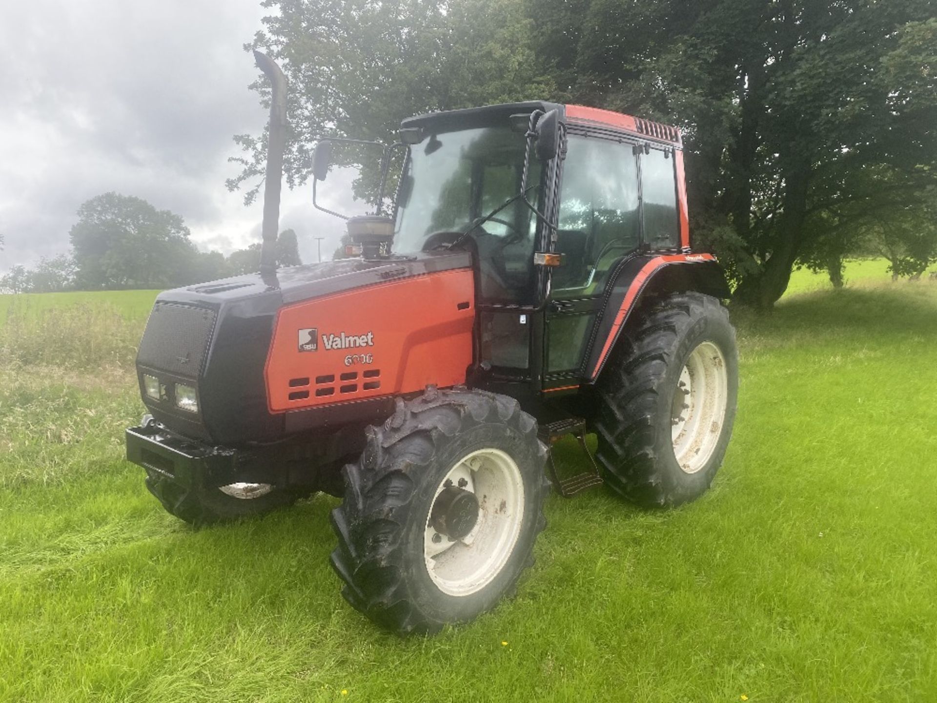 VALMET 6000 4WD TRACTOR - Image 4 of 11