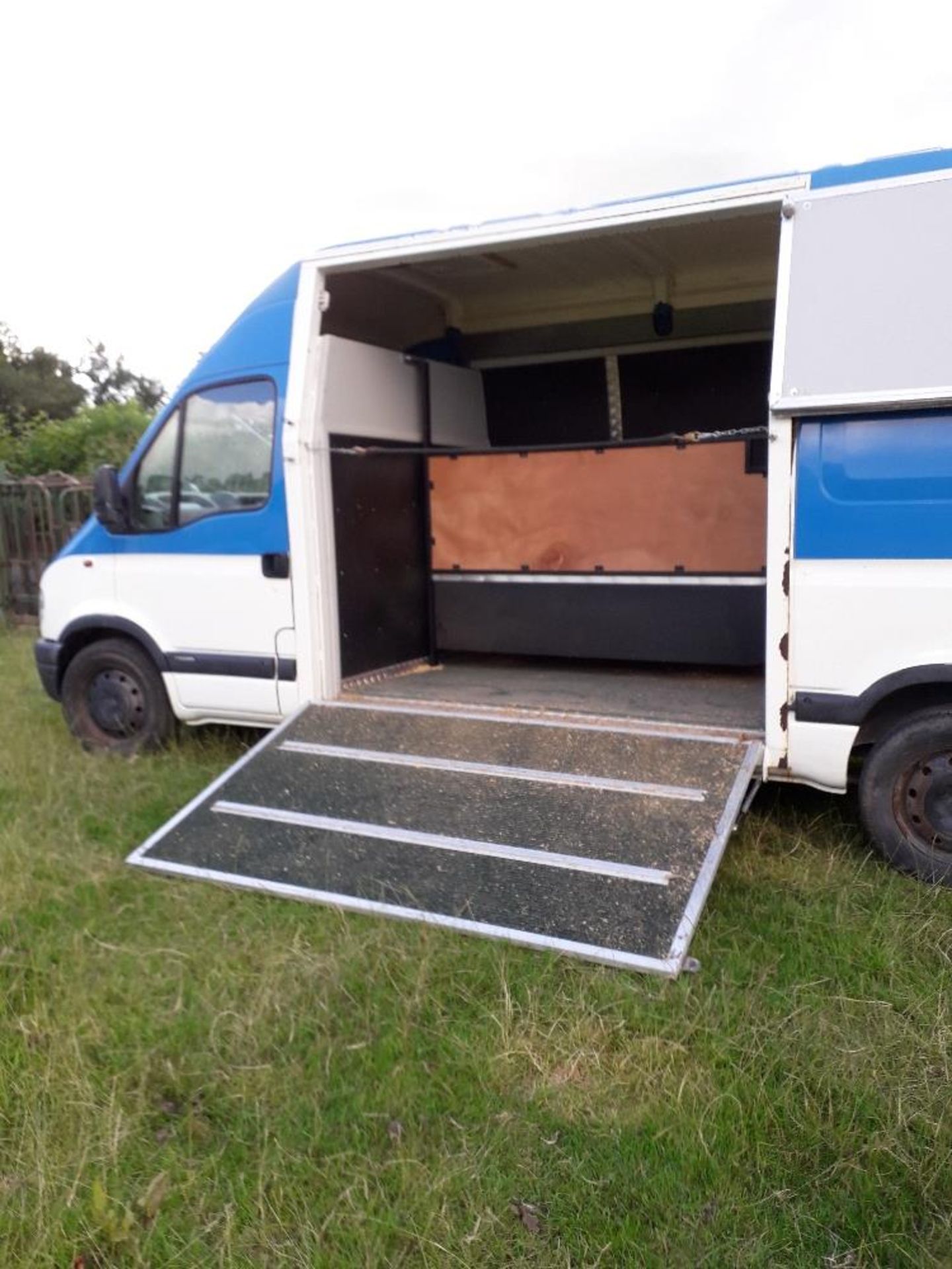 SMALL HORSEBOX - Image 4 of 6