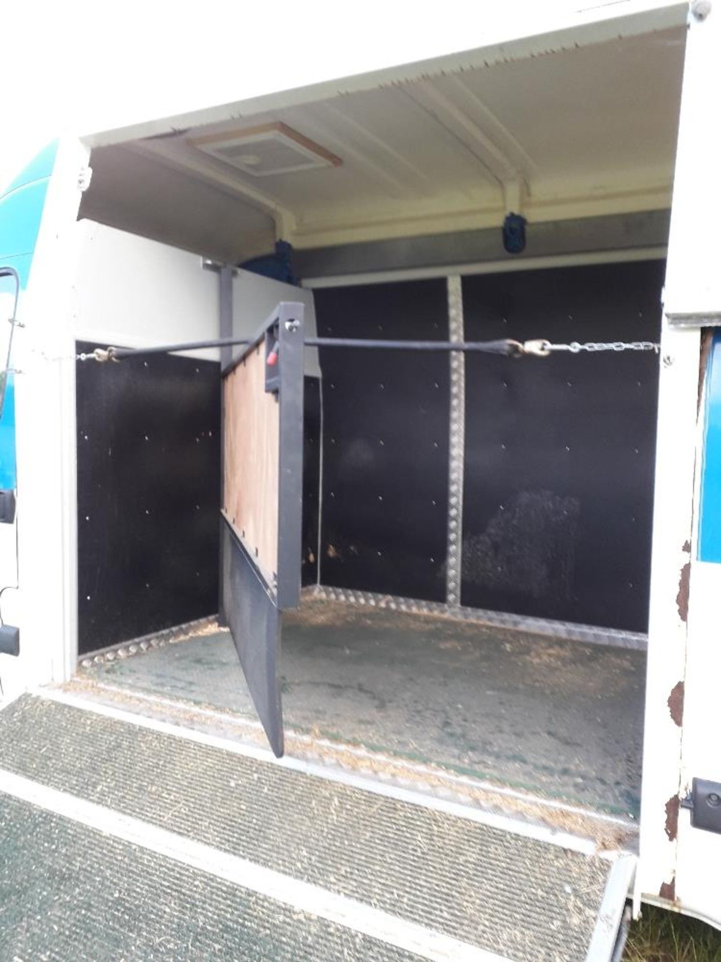 SMALL HORSEBOX - Image 5 of 6