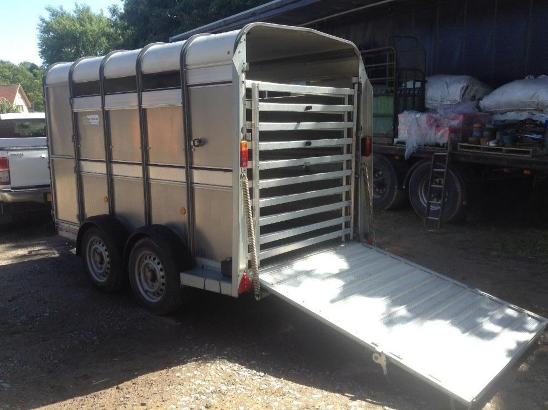 IFOR WILLIAMS 10' STOCK TRAILER - Image 3 of 5