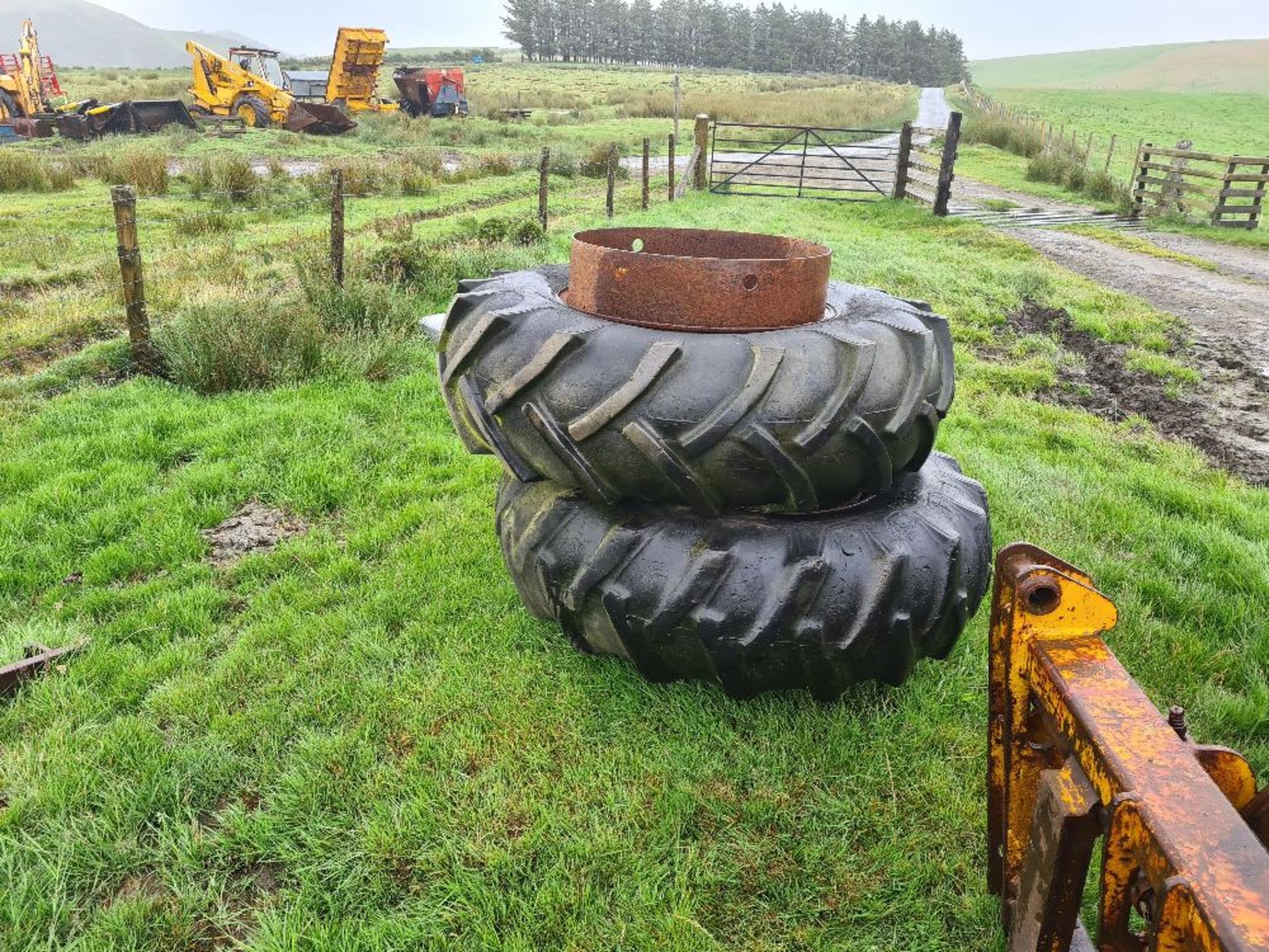 SET OF STOCKS DUAL WHEELS