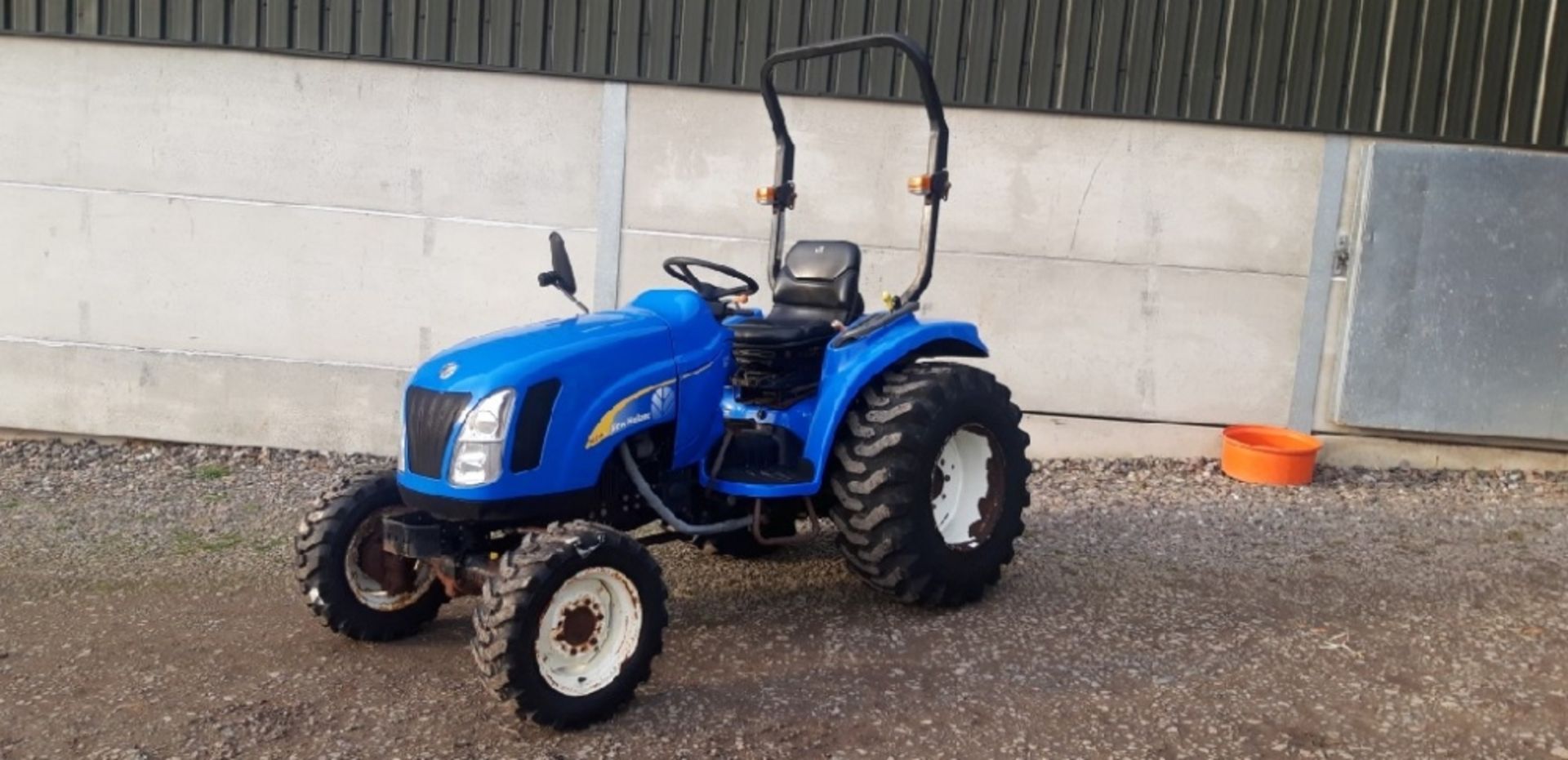 NEW HOLLAND TC27DA COMPACT TRACTOR - Image 6 of 15