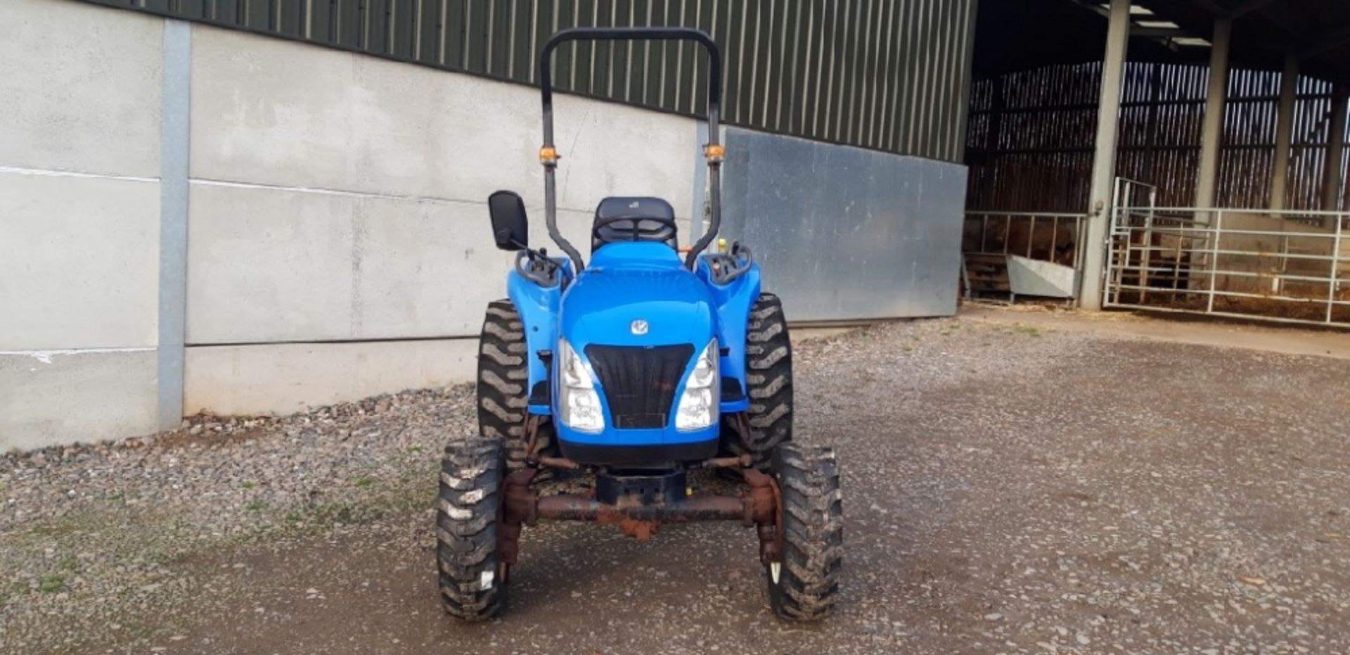 NEW HOLLAND TC27DA COMPACT TRACTOR - Image 2 of 15