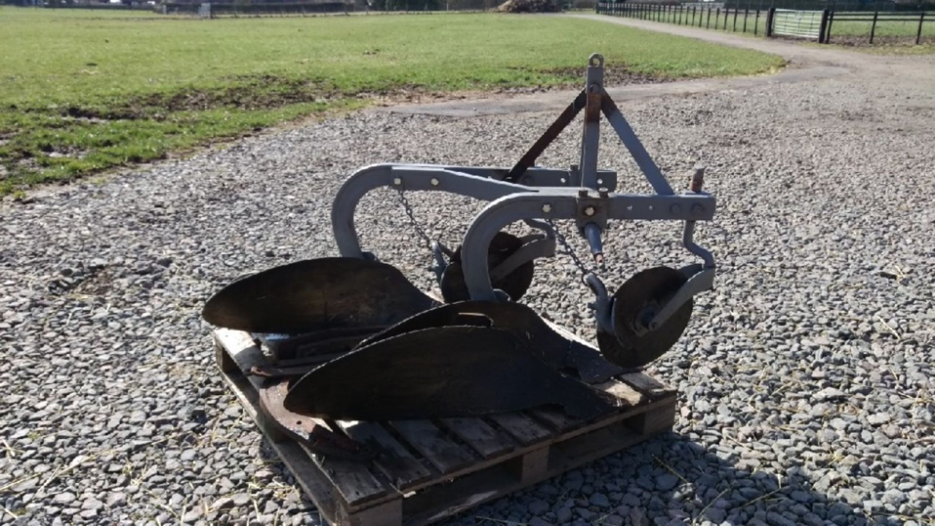 MASSEY FERGUSON 2 FURROW PLOUGH