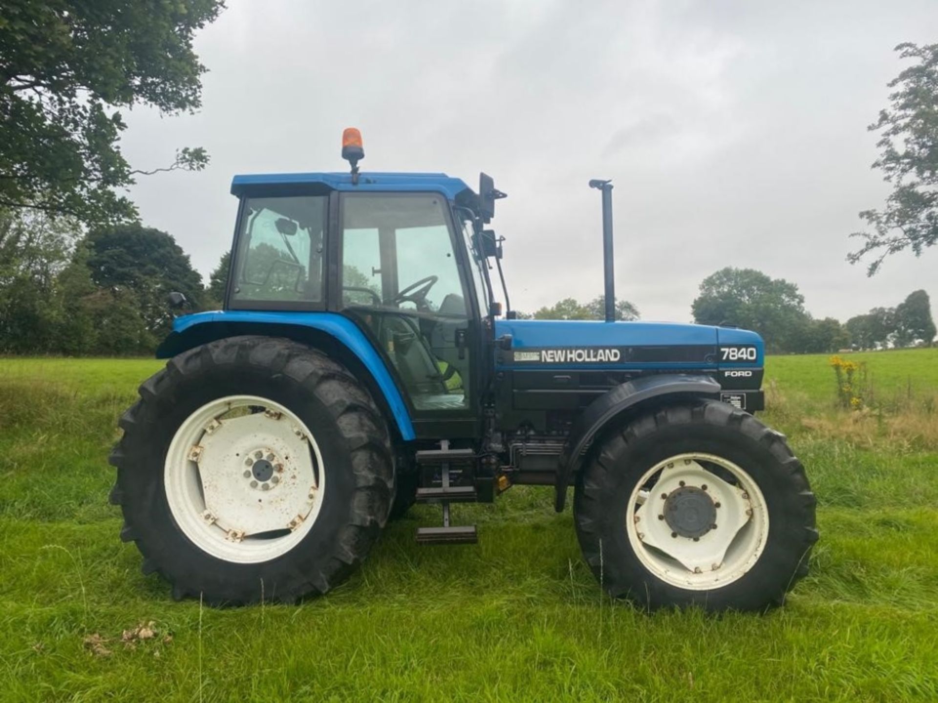 NEW HOLLAND 7840 4WD TRACTOR - Image 10 of 17