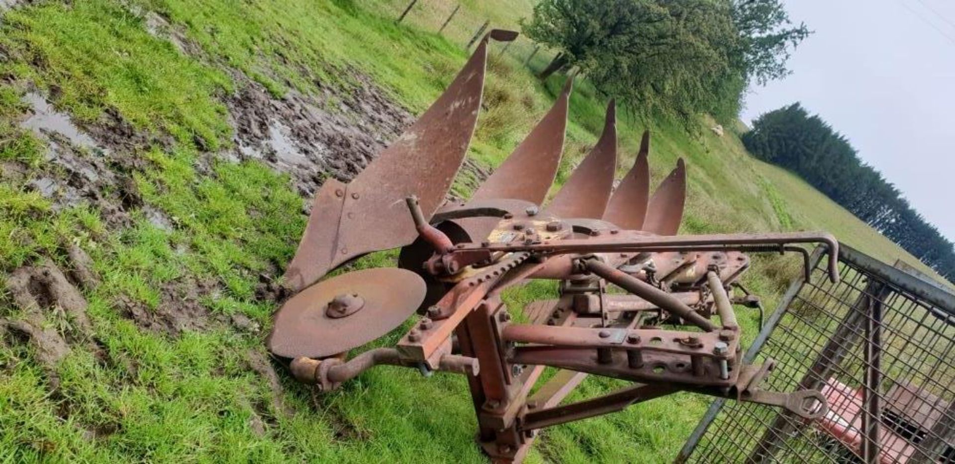 KVERNLAND 4 FURROW PLOUGH