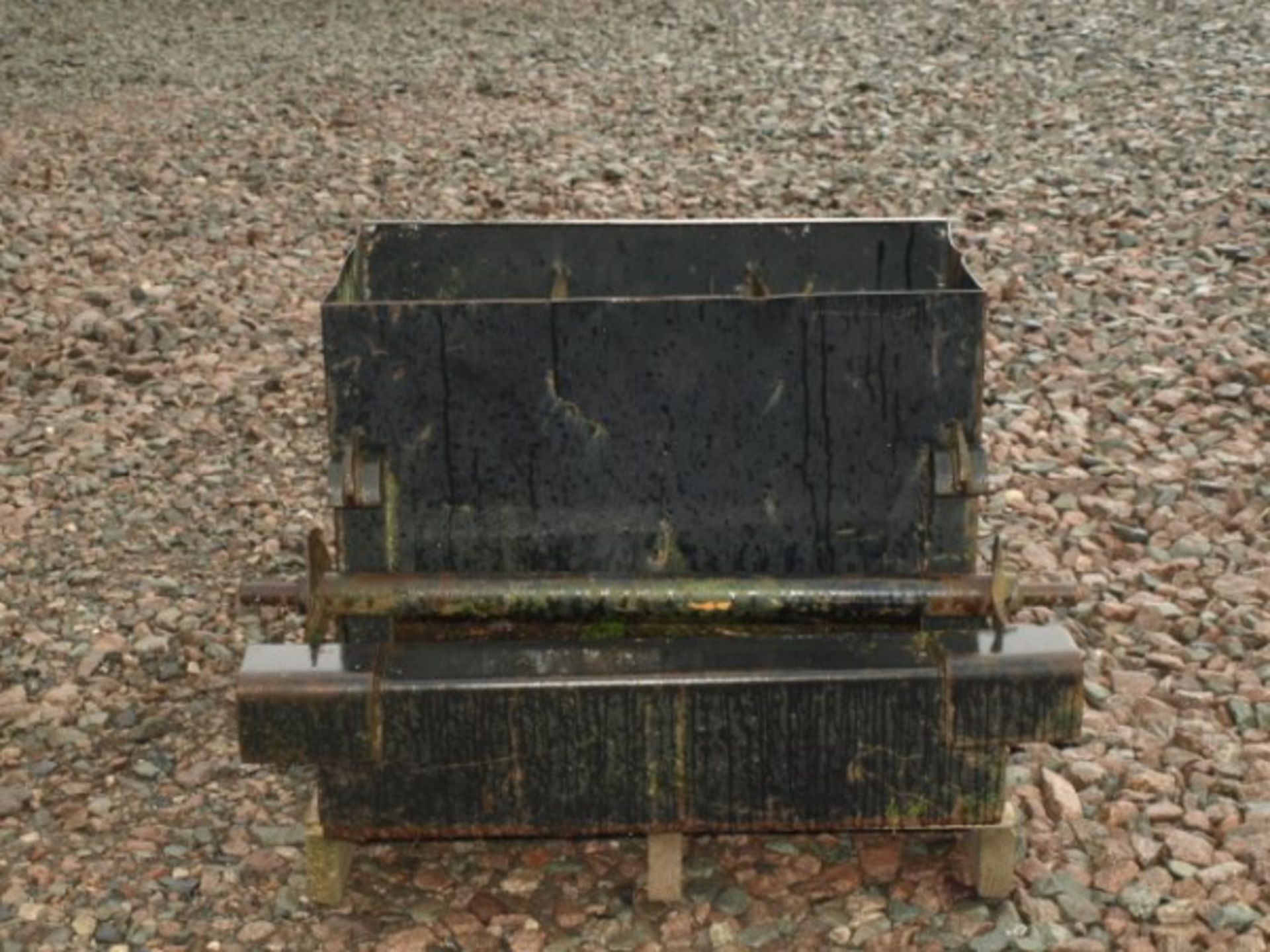 QUICKE WEIGHT/BALLAST BOX + LINKAGE BAR - Image 4 of 5