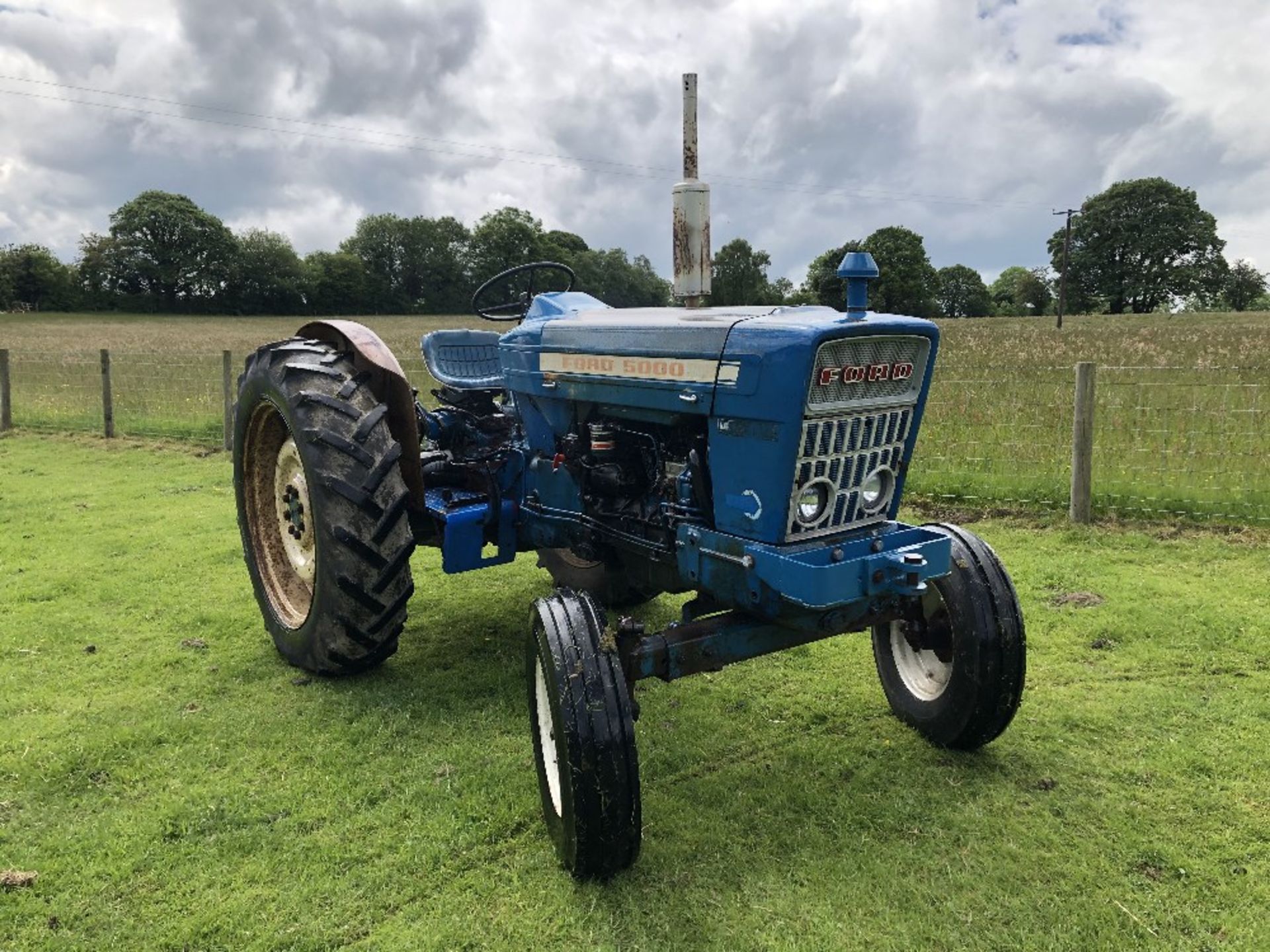 FORD 5000 TRACTOR - Image 4 of 8