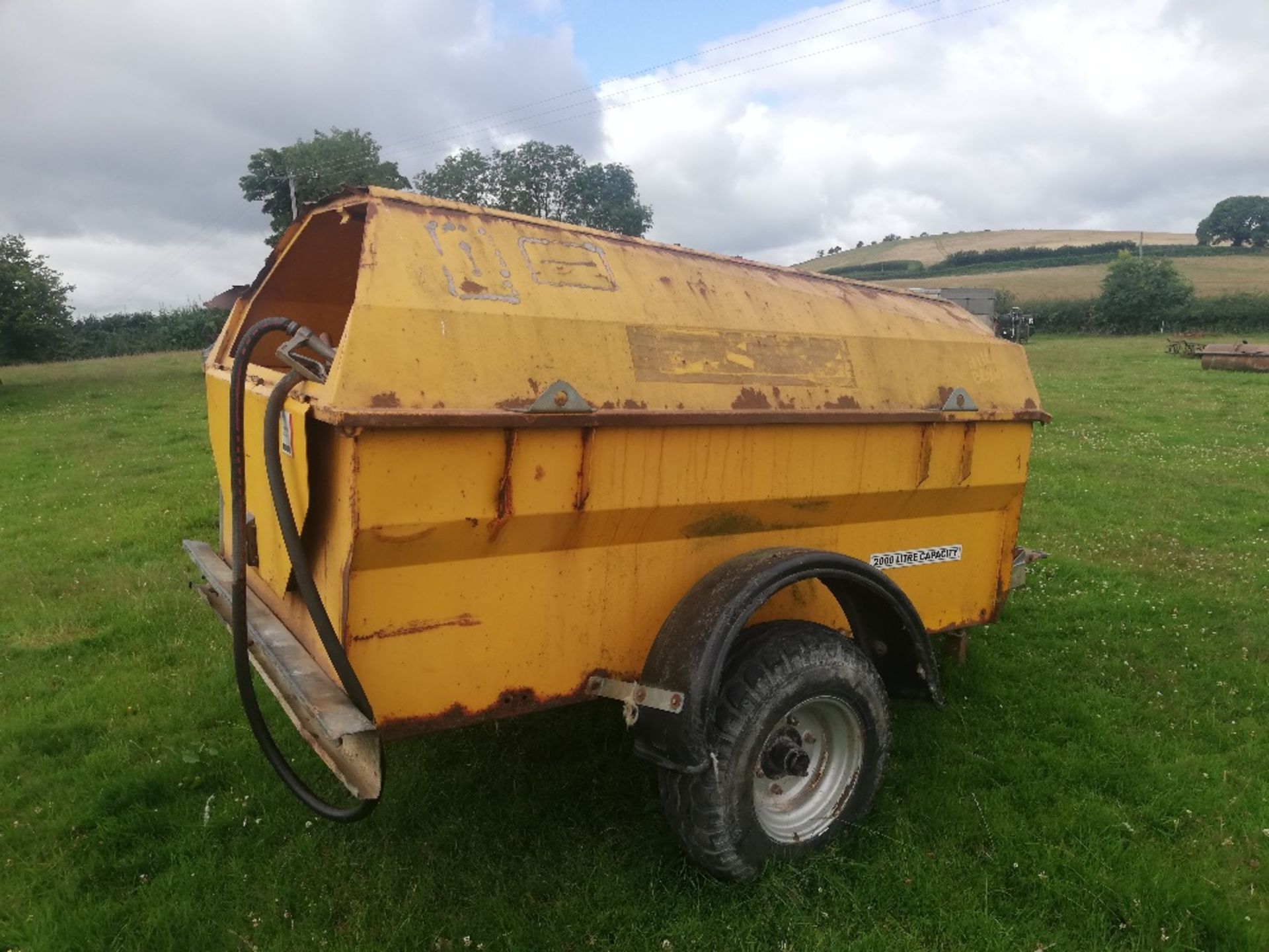 WESTERN 2000LITRE BUNDED FUEL BOWSER - Image 2 of 4