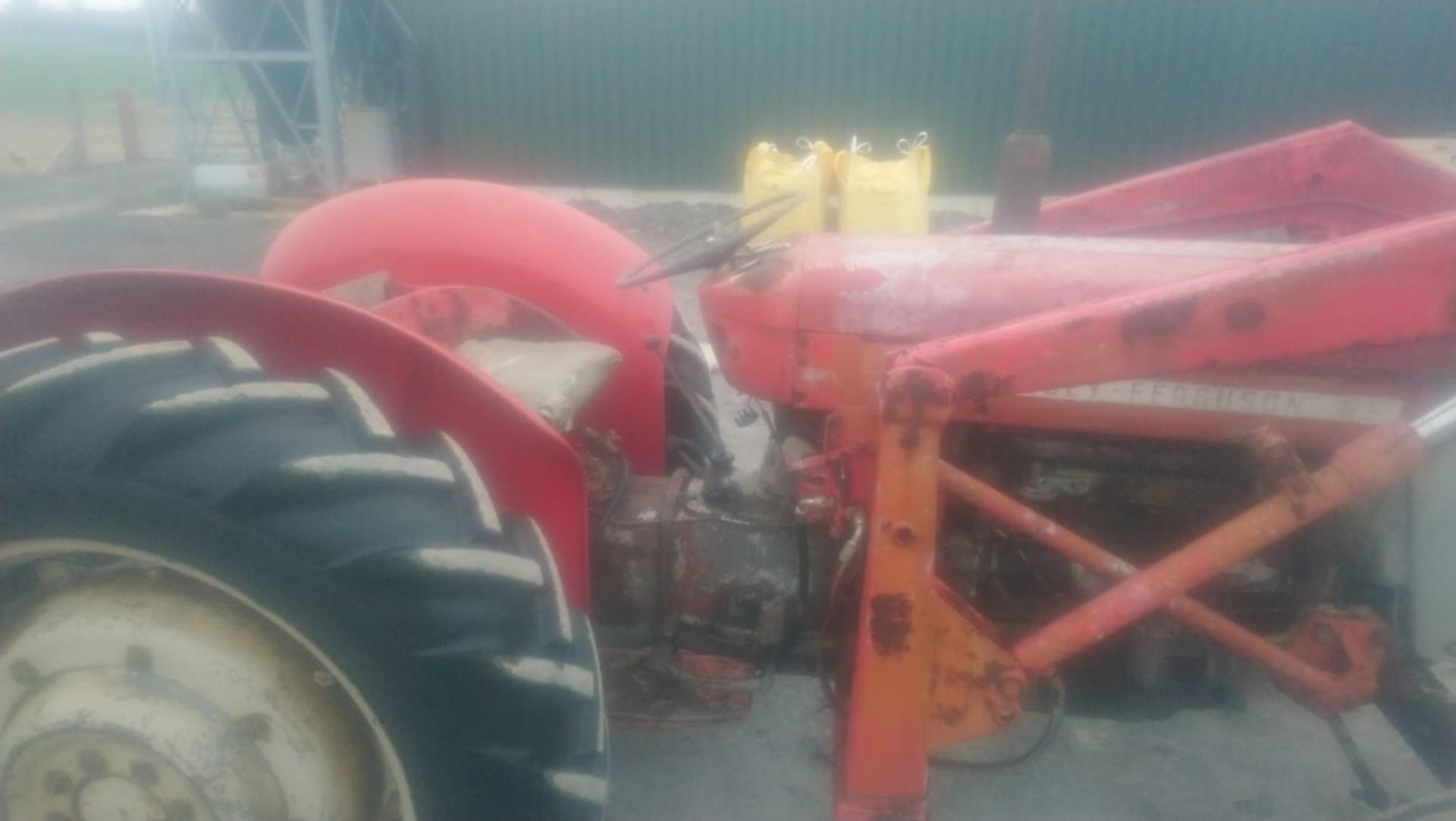 MASSEY FERGUSON 65 TRACTOR WITH LOADER - Image 5 of 9