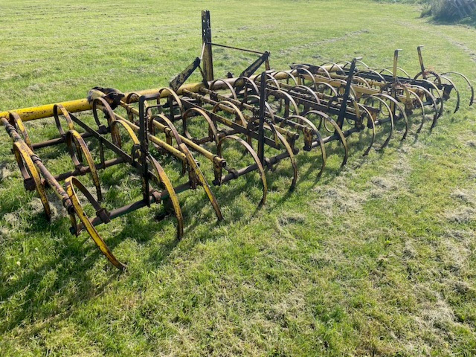 SPRING TINE CULTIVATOR - Image 4 of 7