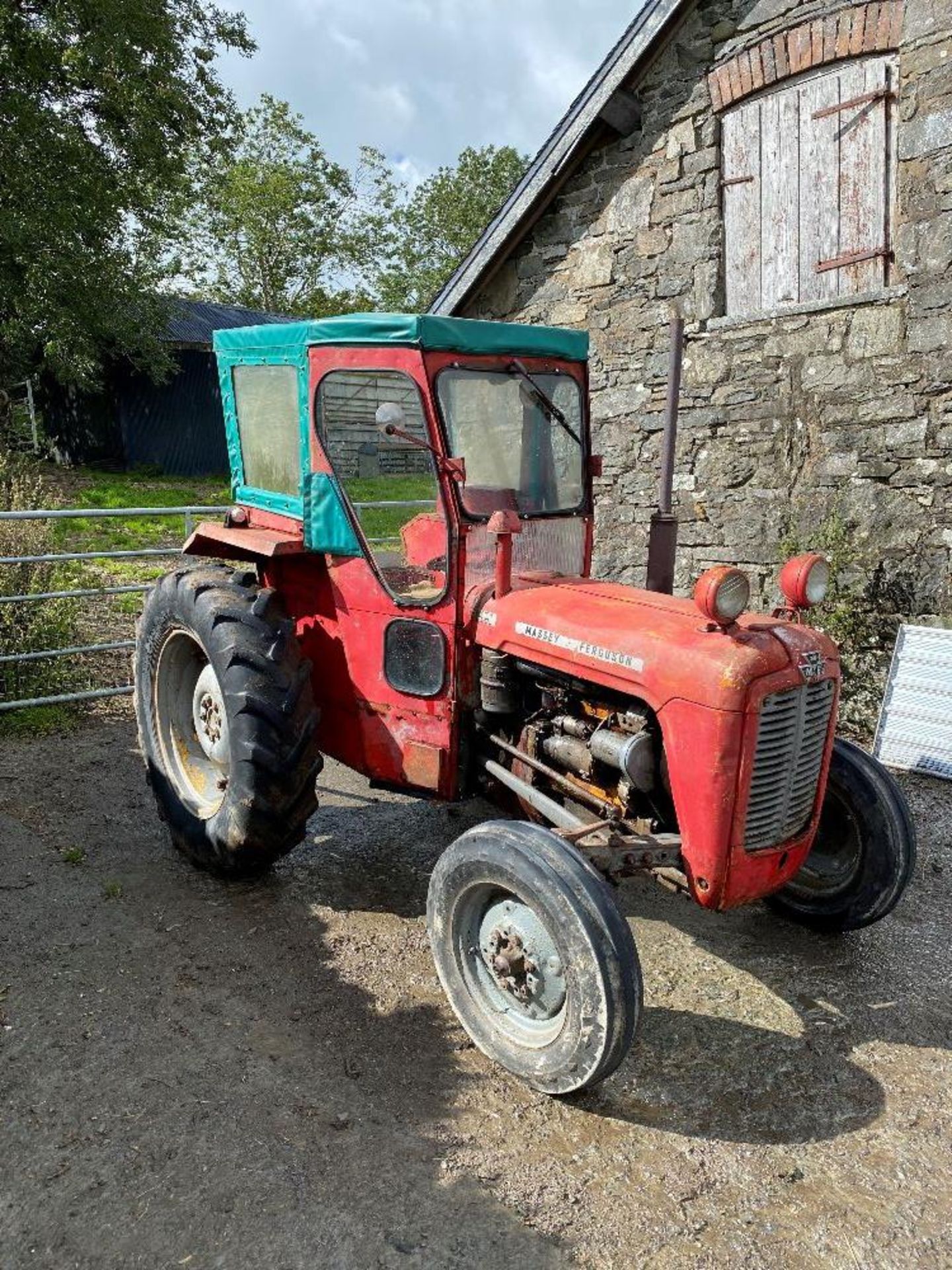 MASSEY FERGUSON 35X INDUSTRIAL TRACTOR - Image 2 of 4