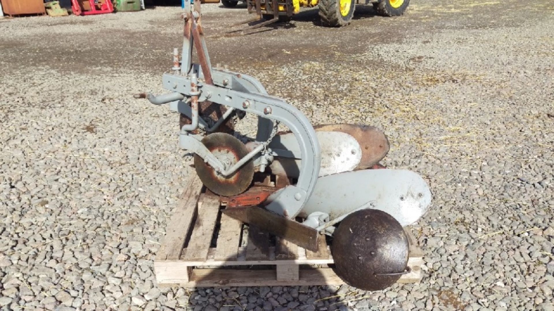 MASSEY FERGUSON 2 FURROW PLOUGH - Image 6 of 13