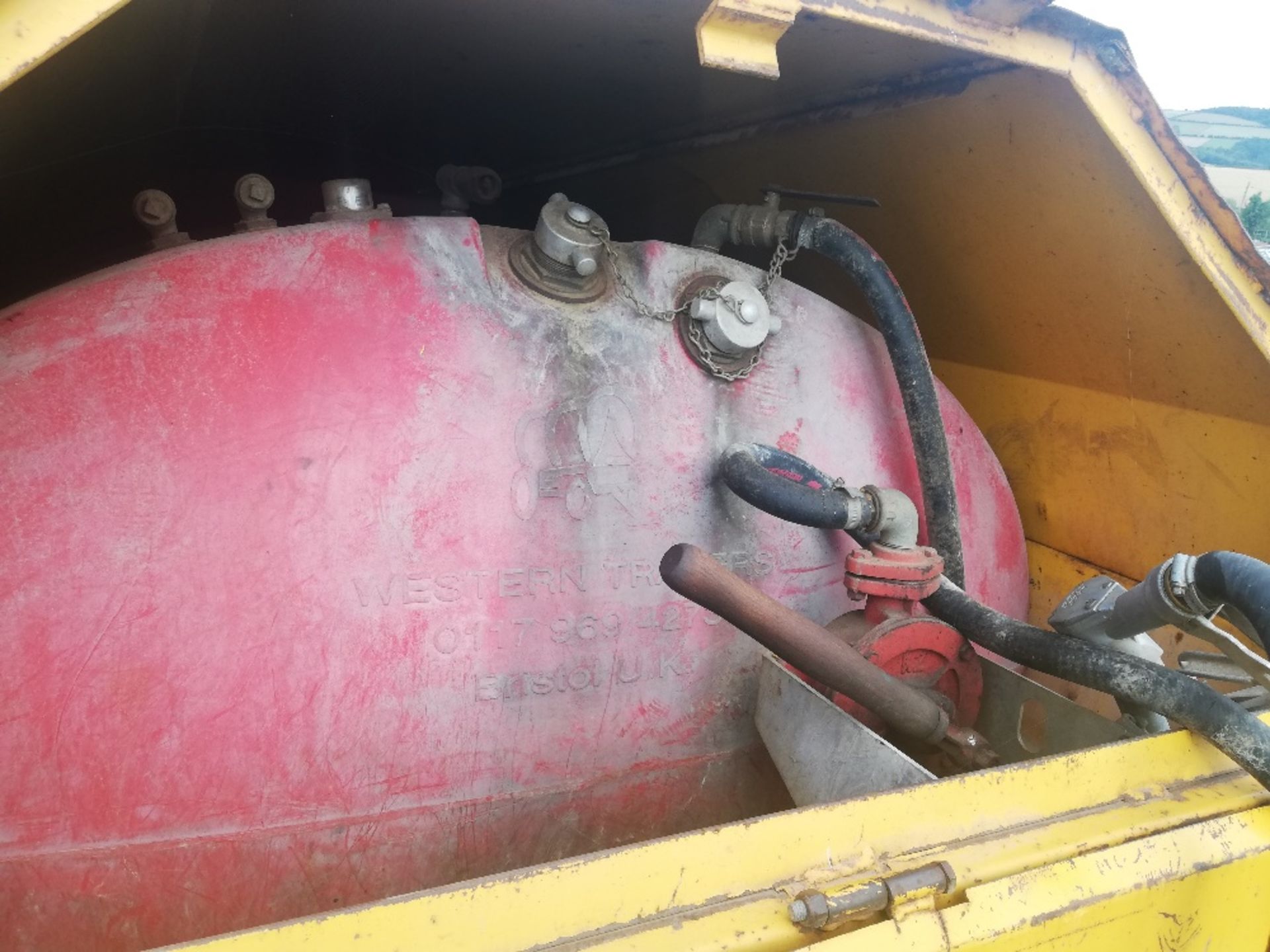 WESTERN 2000LITRE BUNDED FUEL BOWSER - Image 3 of 4