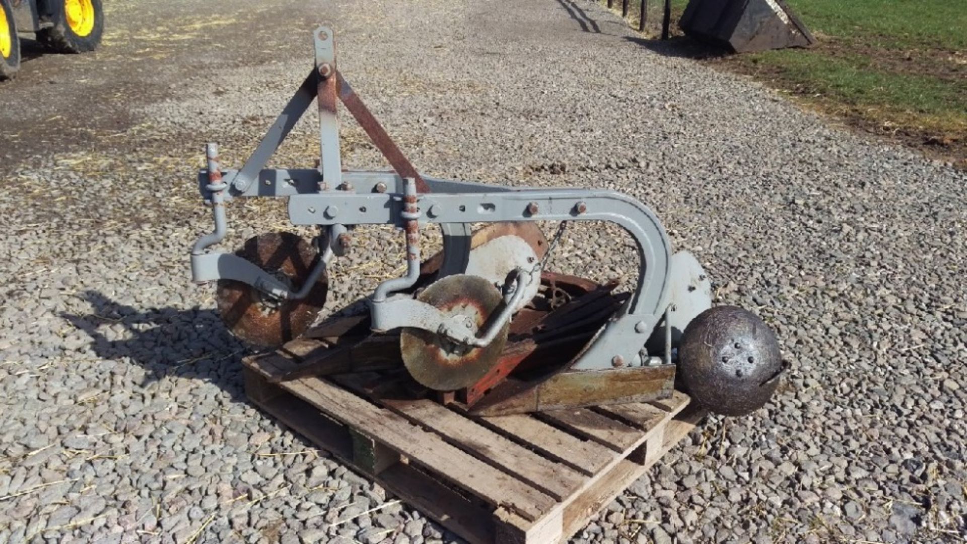 MASSEY FERGUSON 2 FURROW PLOUGH - Image 5 of 13