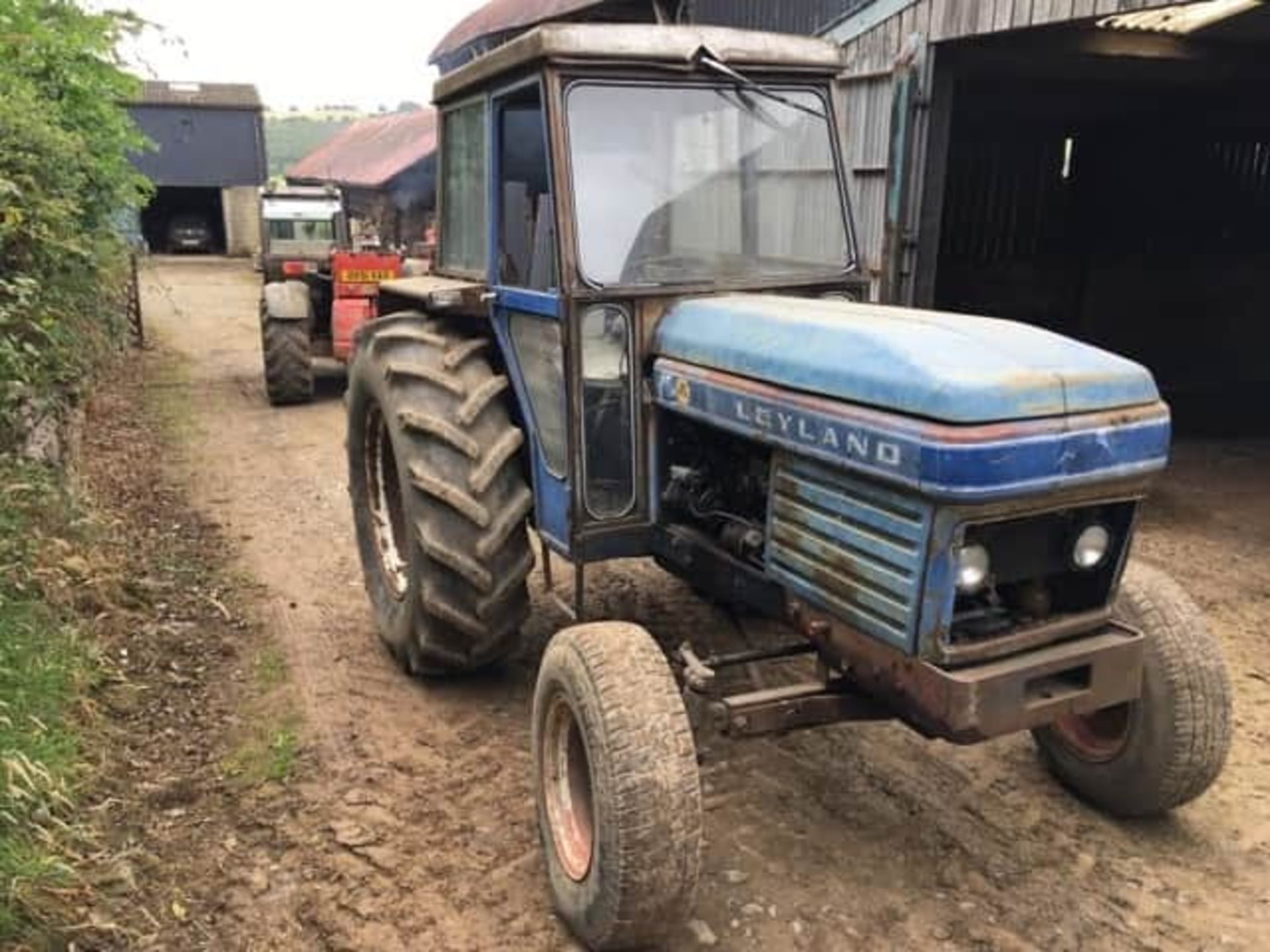 LEYLAND 270 TRACTOR