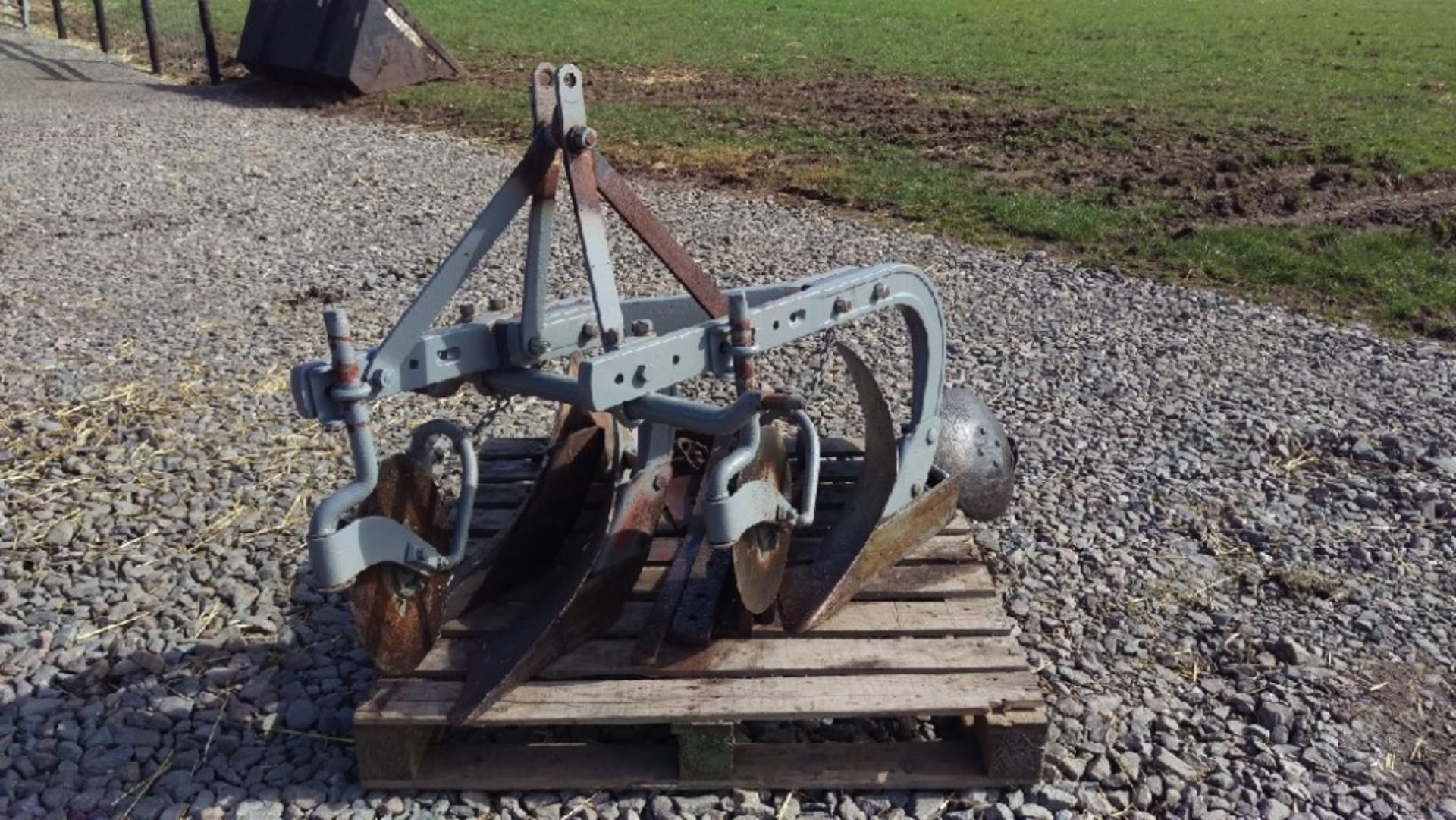 MASSEY FERGUSON 2 FURROW PLOUGH - Image 4 of 13