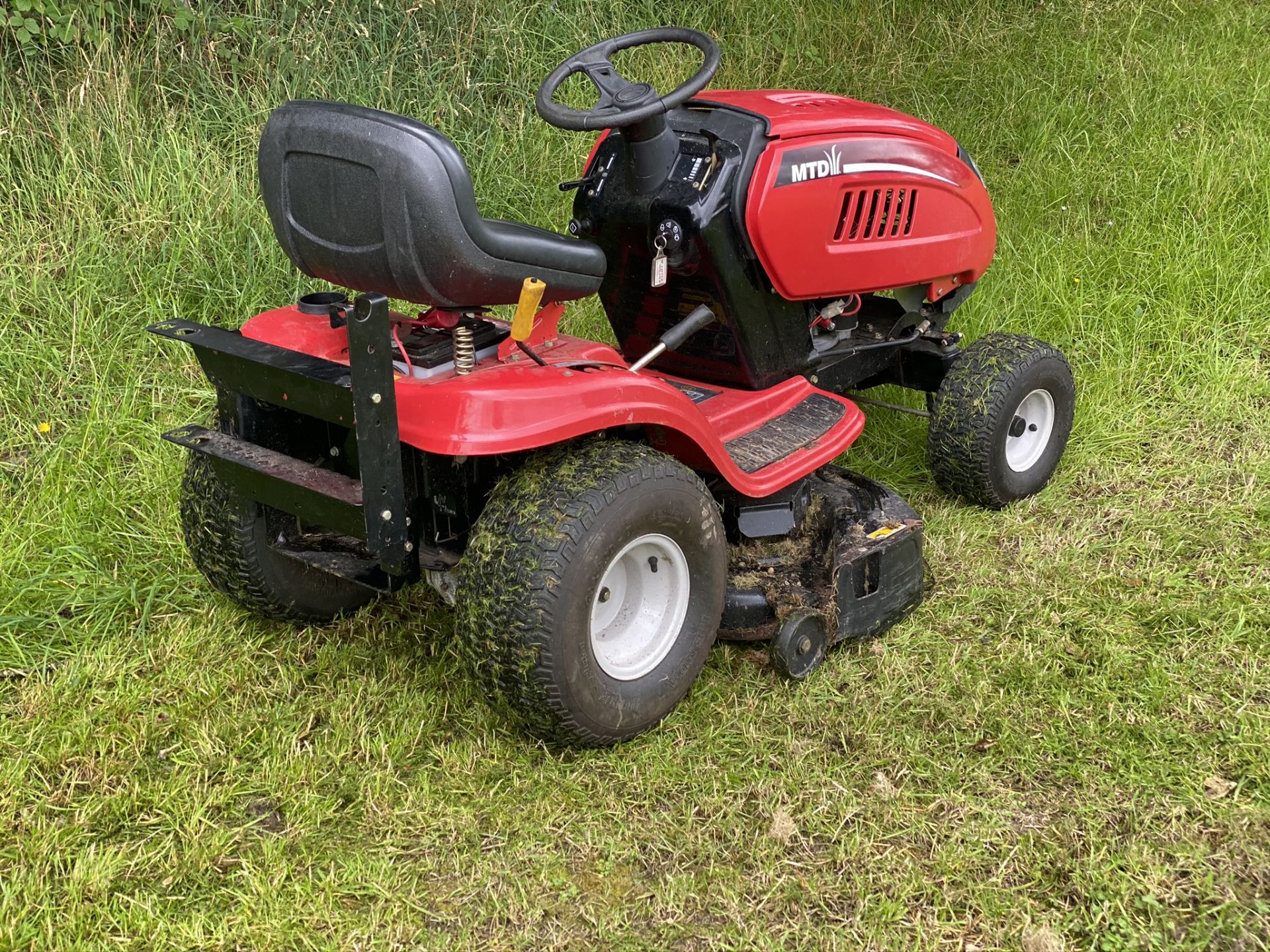 MTD RIDE ON MOWER - Image 2 of 8