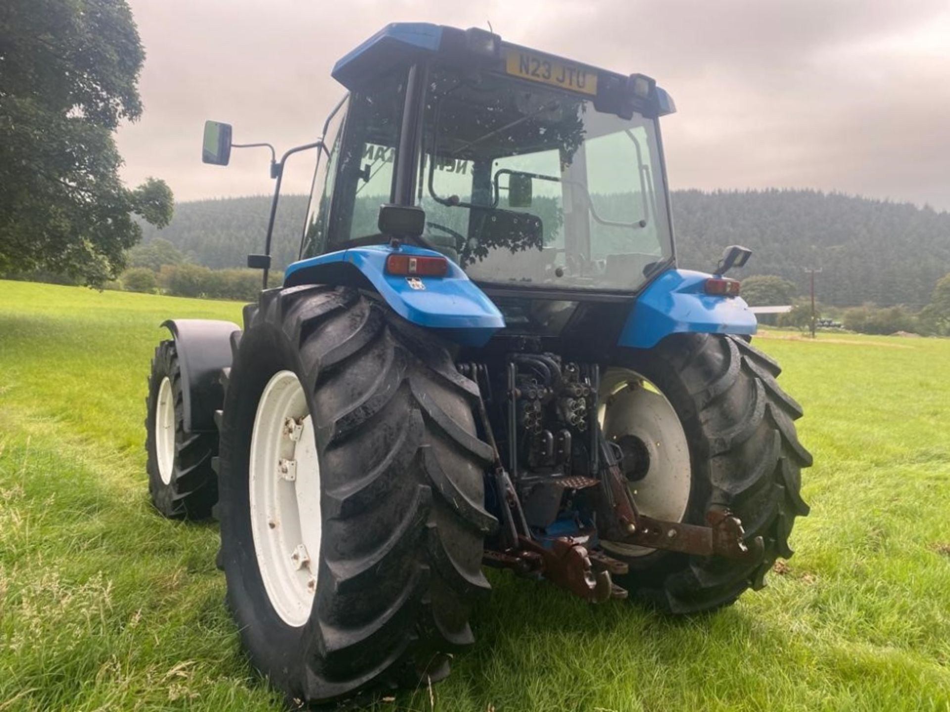 NEW HOLLAND 7840 4WD TRACTOR - Image 4 of 17