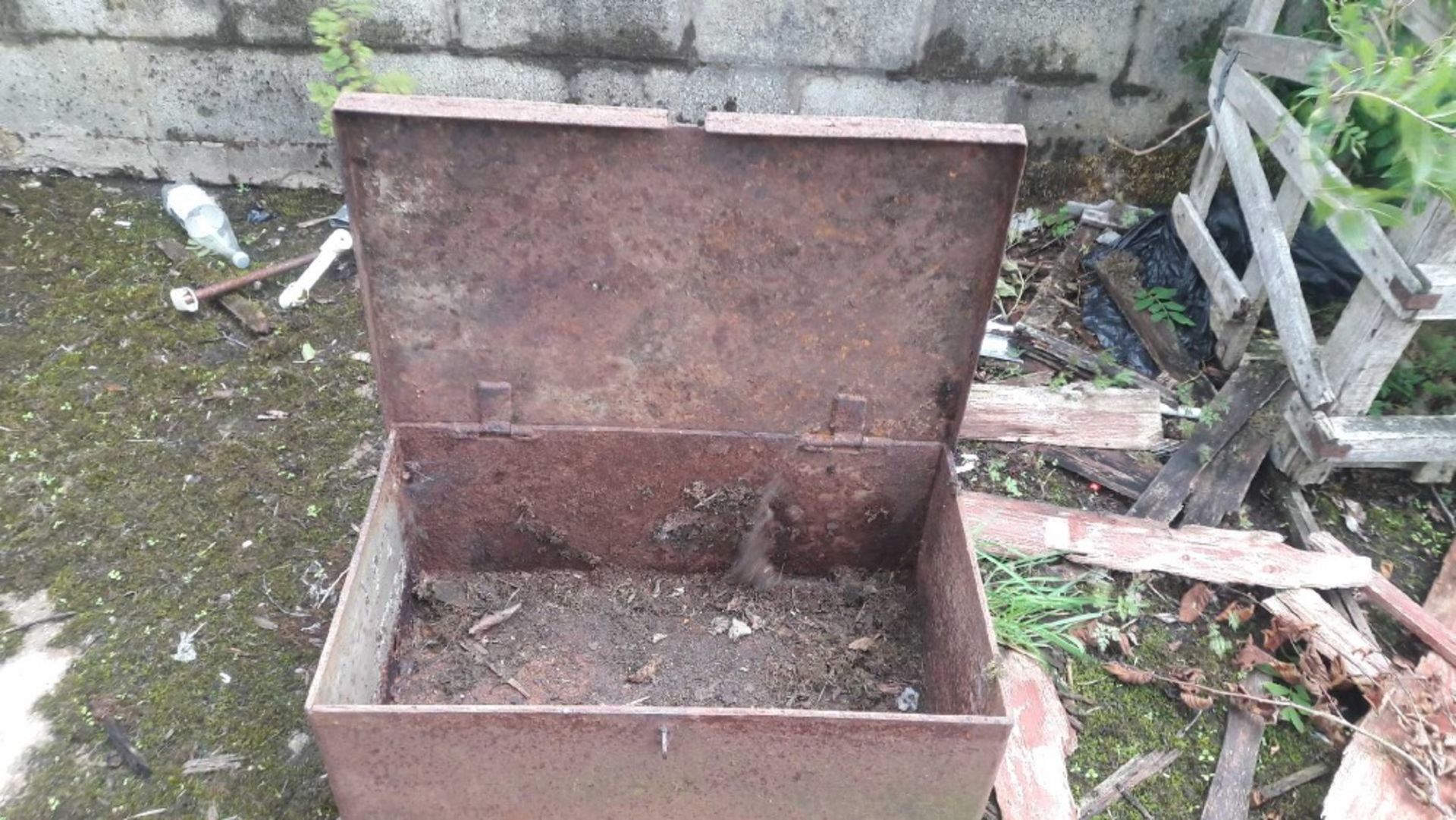 METAL STORAGE BOX - Image 2 of 2