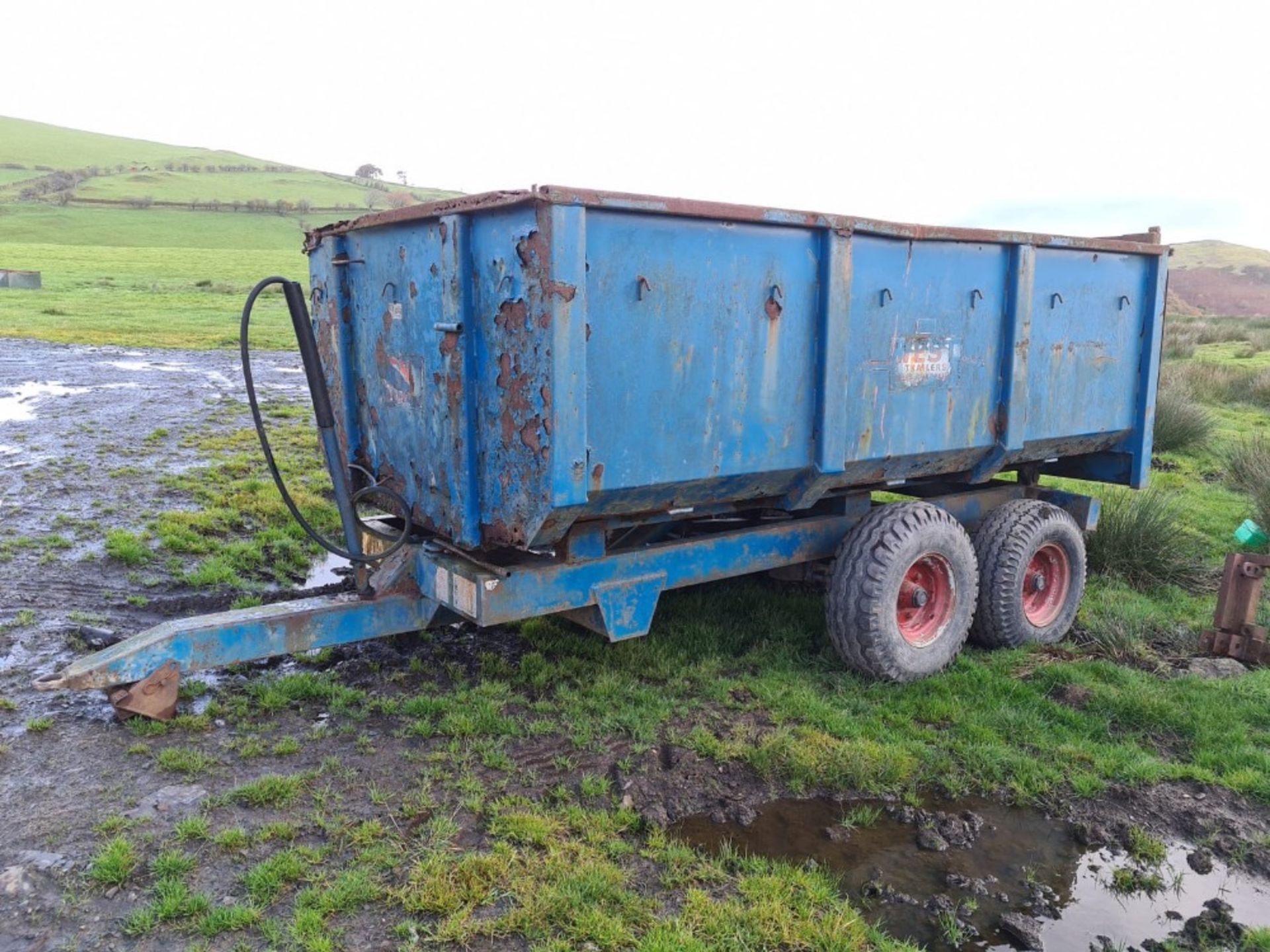 WEST 8 TON GRAIN TRAILER