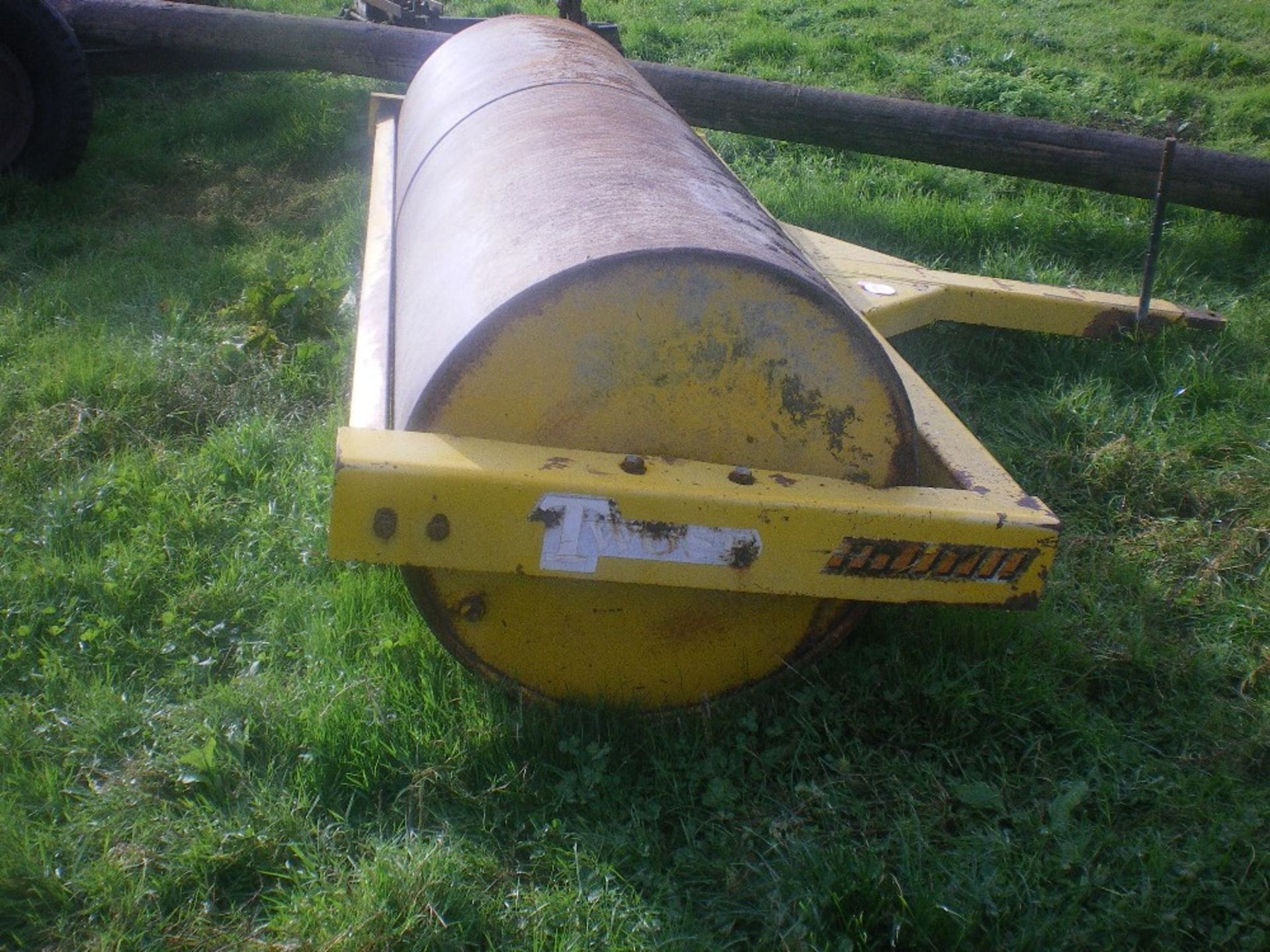 TWOSE 10ft BALLAST ROLLER WITH SPARE BEA - Image 2 of 3