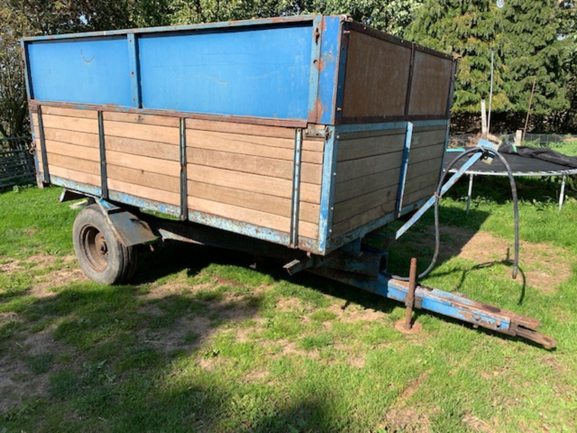 TIPPING TRAILER