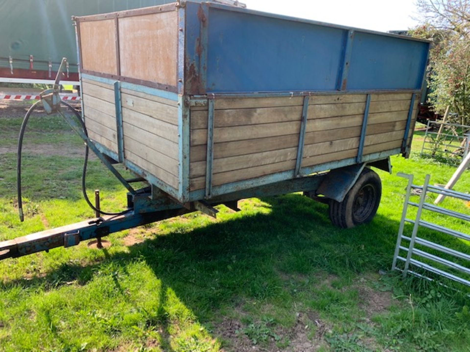 TIPPING TRAILER - Image 2 of 4