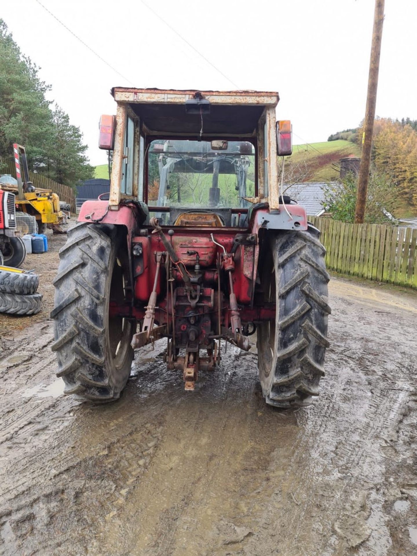 INTERNATIONAL 674 TRACTOR & LOADER - Image 4 of 5