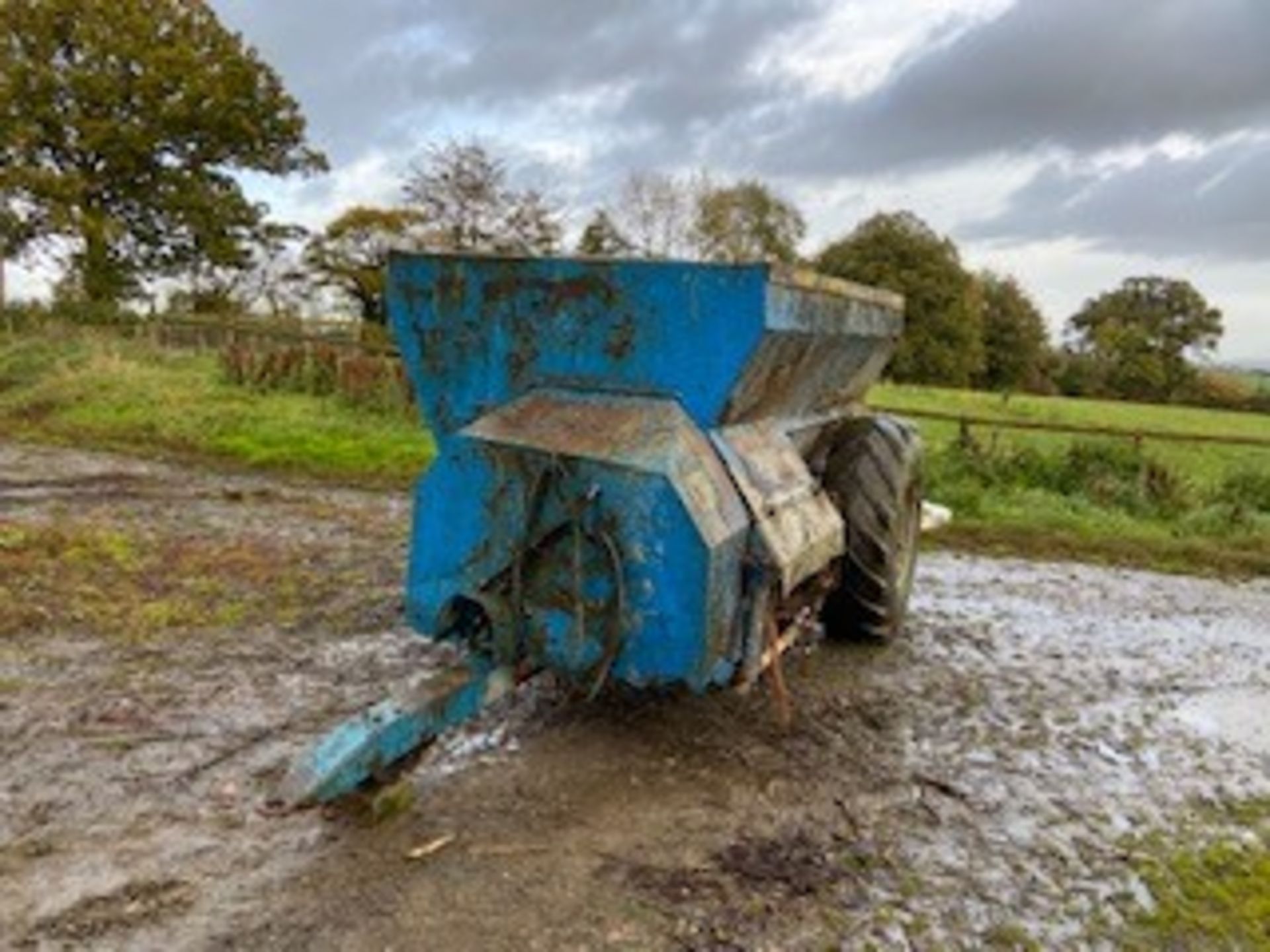 WEST DUAL MUCK SPREADER