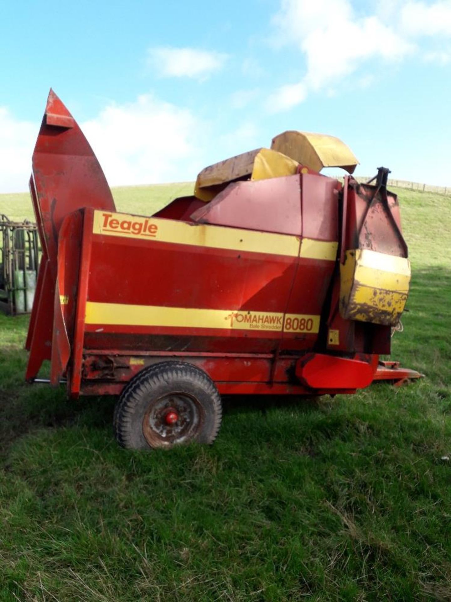 TRAILED TEAGLE STRAW CHOPPER.