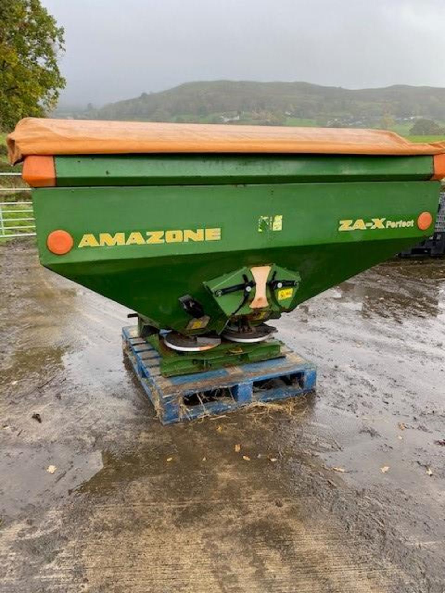 AMAZONE ZA-X FERTILISER SPREADER