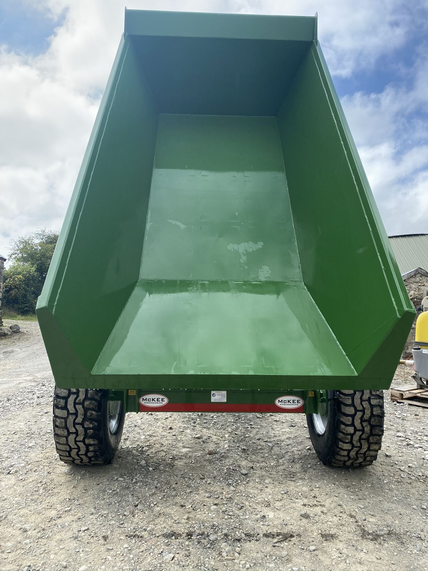 McKEE 8 TON DUMP TRAILER - Image 5 of 9