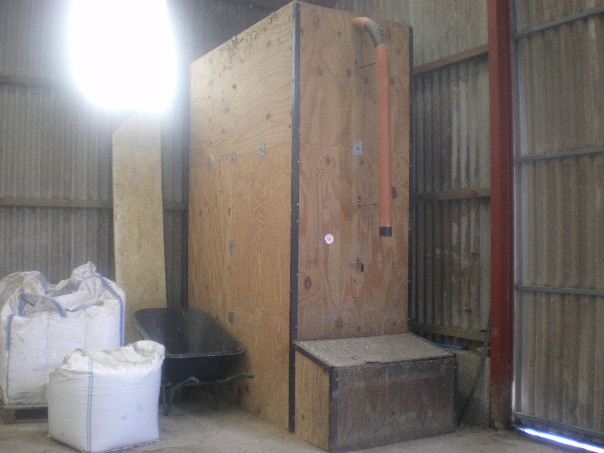 6 TON WOODEN FEED BIN