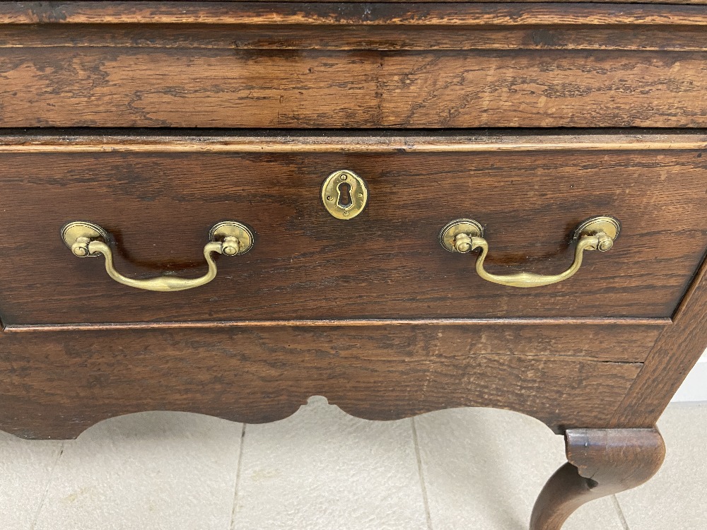 A late 18TH/early 19th century oak three drawer dresser - Image 2 of 2