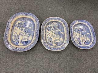 A collection of blue and white meat plates - Image 3 of 3