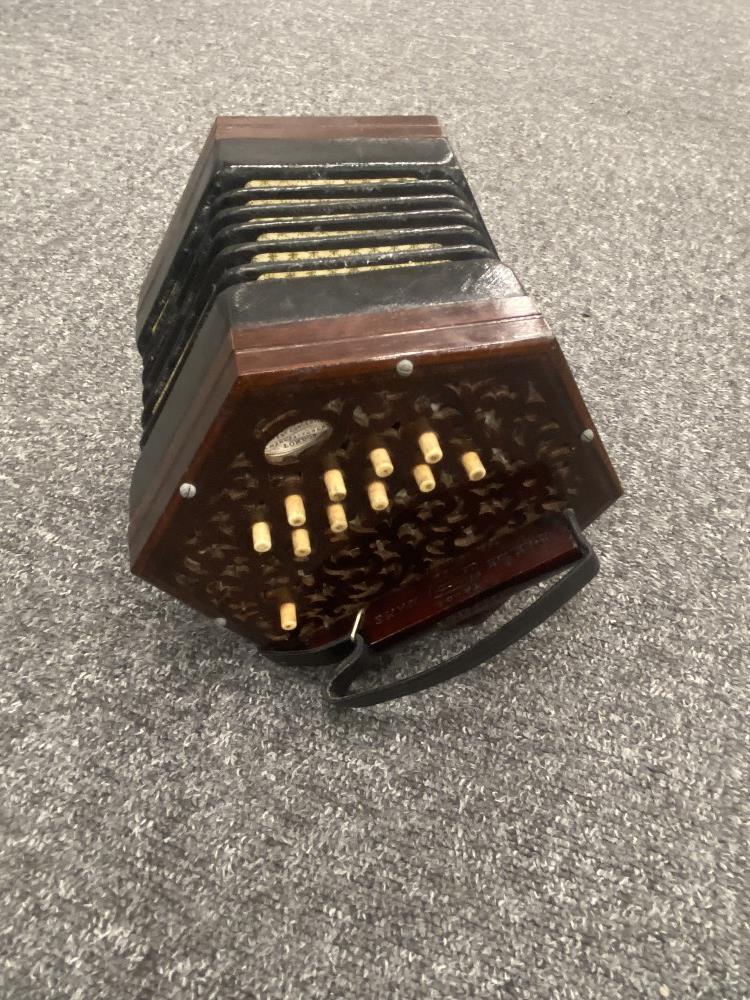 A Victorian Lachenal and co concertina in original wooden case. Excellent condition. - Image 5 of 10