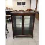 An Edwardian mahogany display cabinet with glass shelves.