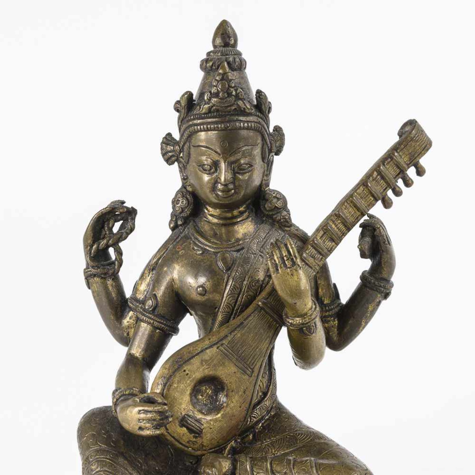 2 Buddhafiguren mit Instrument und Lanze - Image 2 of 4