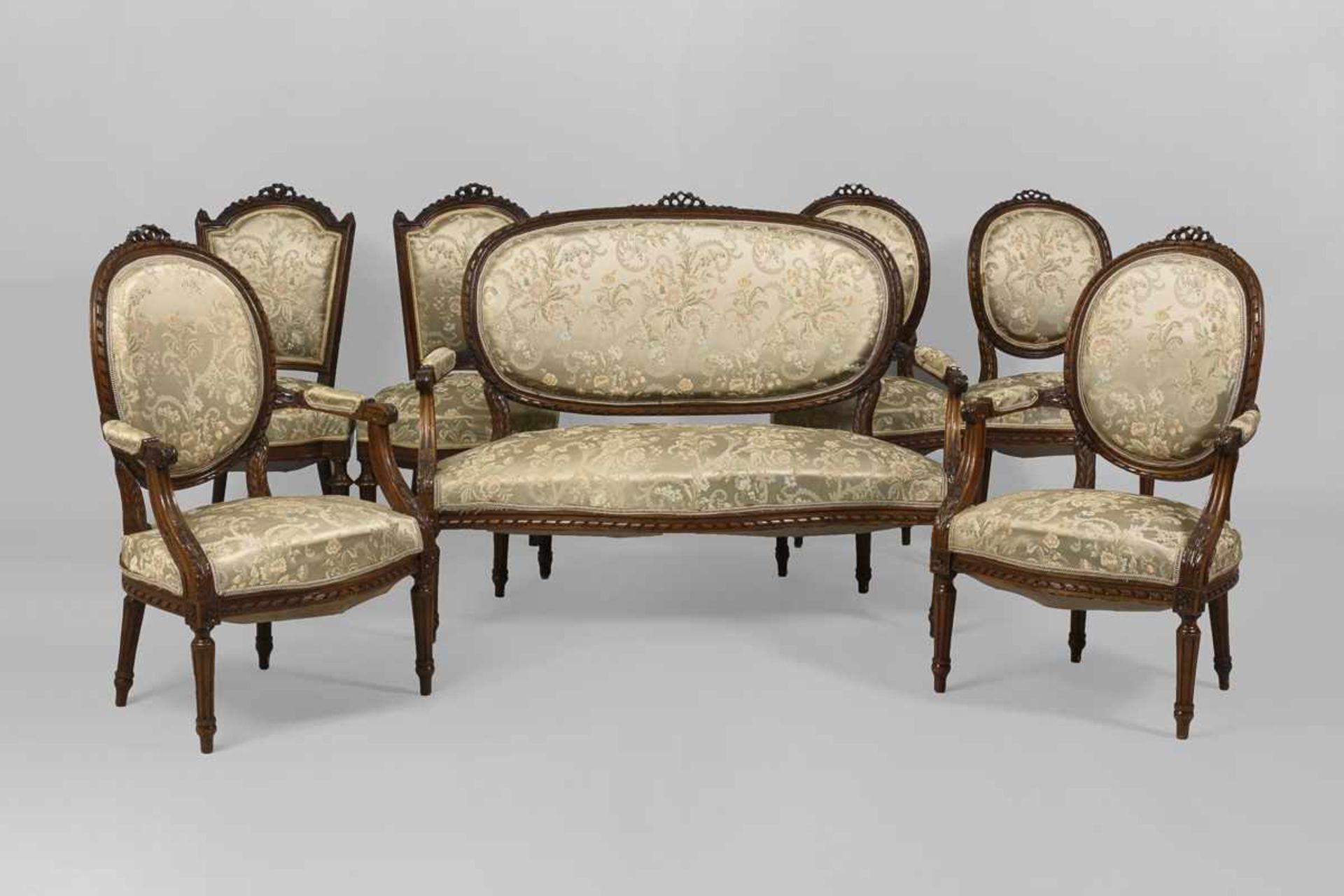7-teilige Salongarnitur im Louis-XVI.-Stil - Bild 2 aus 10