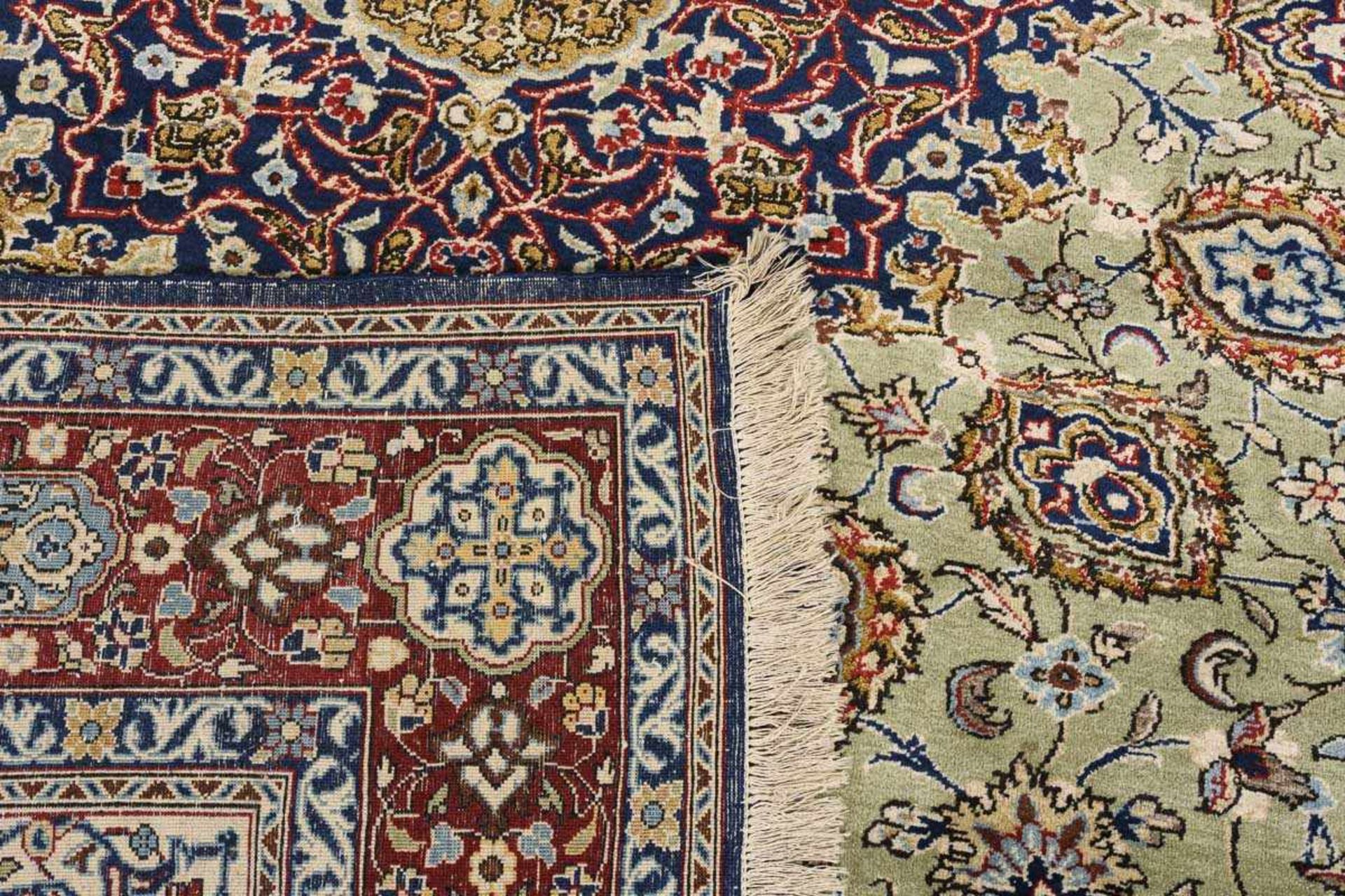 Orientteppich mit großem Rosettenmedaillon in Art der Ardebil-Teppiche < - Bild 3 aus 4