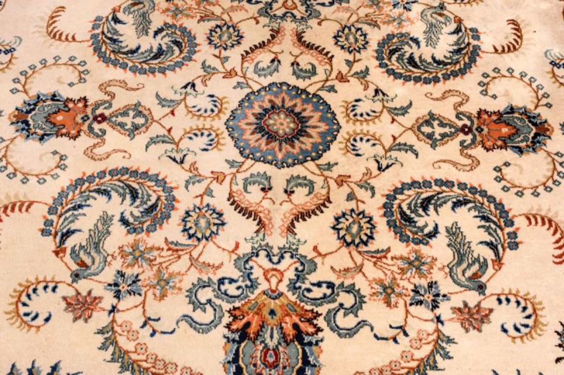 Großer Orientteppich mit Floraldekor - Bild 2 aus 4