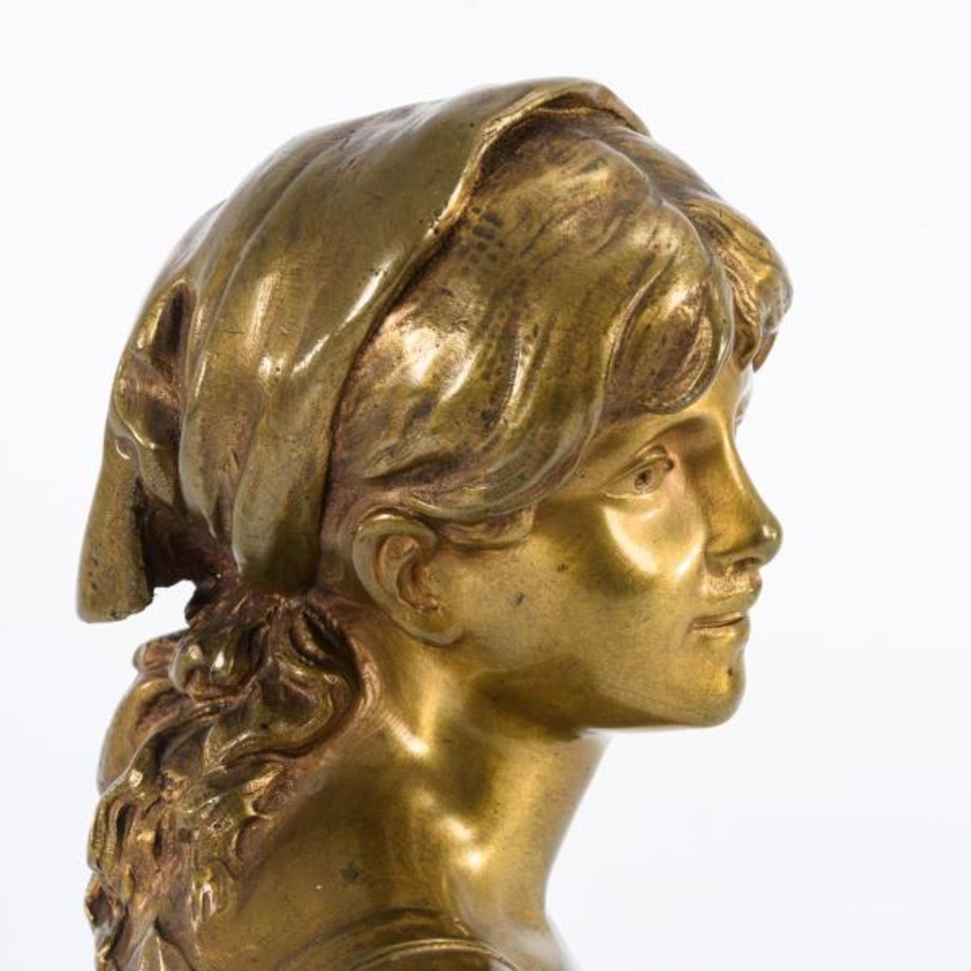 MOREAU, Mathurin (Dijon 1822 - Paris 1912). Büste einer jungen Frau. - Image 4 of 4