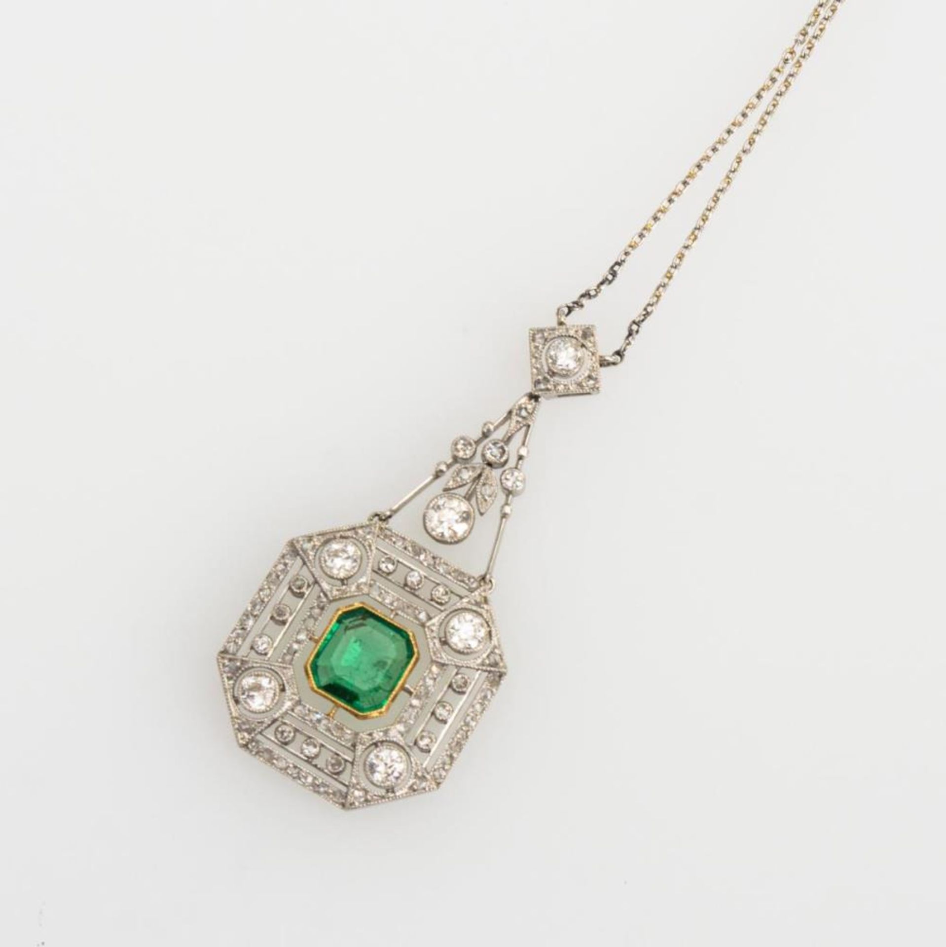 Art-d&#233;co-Collier mit Smaragd, Altschliff-Brillanten und Diamanten - Bild 2 aus 3