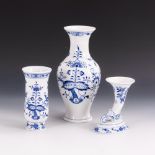 3 Zwiebelmuster-Vasen