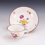 Tasse mit Blumenmalerei