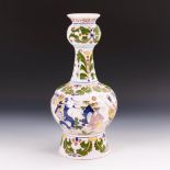 Fayence-K&#252;rbisvase mit Chinoiserien