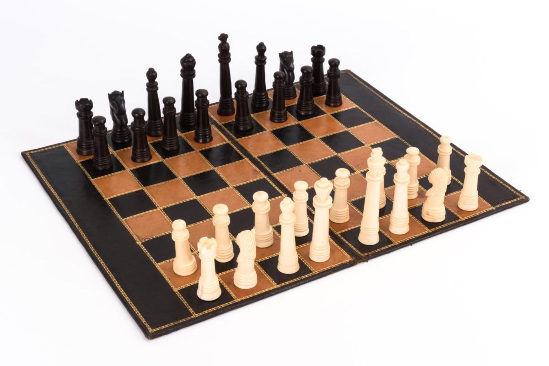 Schachspiel mit Spielbrett