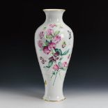Vase mit Wickenmalerei